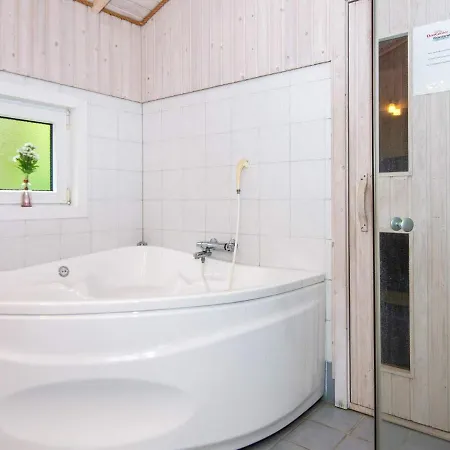 8 Person Holiday In *